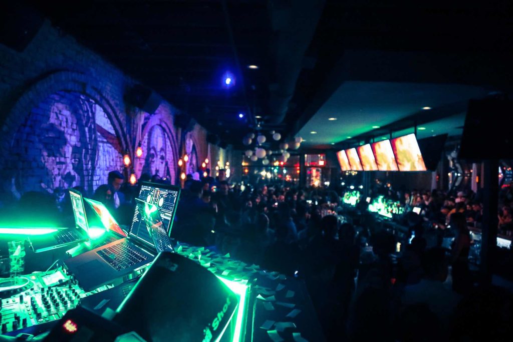 Deep Ellum Sports Bars Late Night Food Happy Hour Off The Cuff